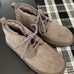 NWOT Men’s UGG grey boots suede